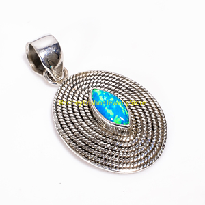 Pendentif ovale en opale de feu bleue fait à la main, argent sterling 925, bijoux texturés de créateur - Product Image 1