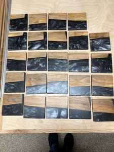 Posavasos Cuadrados de Nogal Epóxico Hechos a Mano, de Lujo, Ecológicos y Duraderos, para una Decoración de Mesa Premium a Precio de Descuento - Product Image 3