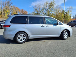 CLEAN USED 2016 TO-<b>YO</b>-TAS Sienna LE 5-Passenger Mini-Van 4dr Available for sales - Product Image 3