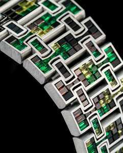 Montre analogique de luxe sportive avec cadran doré et moissanite couleur arc-en-ciel, élégante et audacieuse, idéale pour les soirées et les tenues quotidiennes. - Product Image 6