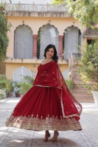 Prendas de abrigo de mujer de calidad superior vestido Anarkali con trabajo incorporado disponible en cantidad a granel de La India - Product Image 4