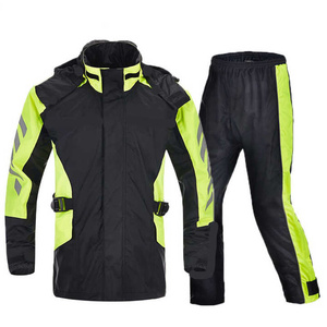 Traje de lluvia impermeable ligero de alta calidad con Capucha ajustable y tela a prueba de viento para una protección completa en lluvia intensa - Product Image 1