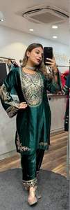 Ropa paquistaní pesada pura Salwar Kameez Traje Secuencia bordada Salwar Kameez Disponible de proveedor mayorista - Product Image 3