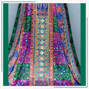 Châles imprimés de luxe pour femmes, vente chaude, nouveau design, châles fantaisie avec broderie lourde et travail de miroir pour mariage et soirée, adultes - Product Image 4