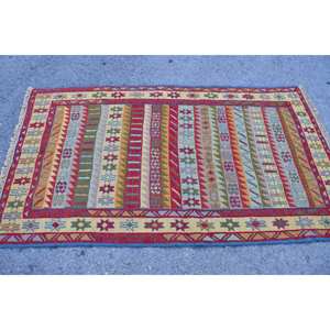 Alfombra Kilim turca Vintage de 36x63ft, lana roja con patrón abstracto y respaldo de látex para dormitorio de entrada o espacio habitable - Product Image 3