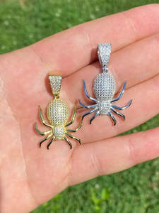 Colgantes Personalizados de Plata de Ley 925 con Baño de Rodio, Diseño Minimalista de Araña Tarántula con Moissanita Helada - Product Image 4