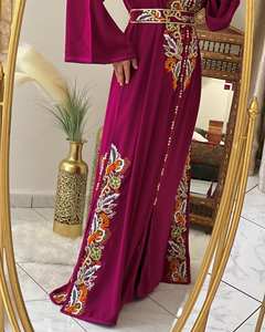 Robe marocaine élégante en crêpe de soie Caftan brodé à la main Takchita blanche pour femmes taille standard Nikkah Caftan pour fête - Product Image 2