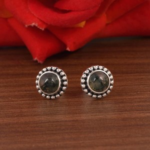 Boucles d'oreilles clous en agate mousse serties clos, en argent vieilli, bijoux de luxe bohèmes avec pierres précieuses pour fêtes et cadeaux - Product Image 5