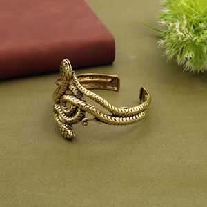 กำไลข้อมือรูปงูทองคำ ปรับขนาดได้ สไตล์โกธิค สัญลักษณ์มงคล เครื่องประดับสำหรับทั้งชายและหญิง - Product Image 3