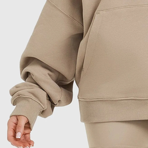 Sweat à capuche surdimensionné confortable et de couleur unie brodé en 3D pour femmes au prix de gros - Product Image 2