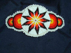 Pince à cheveux élégante de 5cm en acier inoxydable pour femmes brodée à la main avec des perles pinces à cheveux européennes de luxe en tissu métallique - Product Image 6