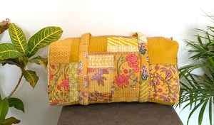 กระเป๋าดัฟเฟิลพิมพ์งานปะสีเหลืองหรูหราทำจากผ้าฝ้ายบล็อกพิมพ์ลายสำหรับการเดินทางไปยิมกระเป๋าวีคเอนเดอร์ความจุขนาดใหญ่และการออกแบบที่ทนทาน - Product Image 2