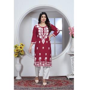 Fournisseur de gros Meilleur prix Ensemble de kurti en rayonne portable pour les occasions festives et décontractées pour les femmes Kurti élégantes disponibles à la vente - Product Image 1