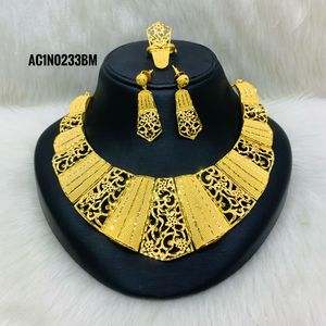 Ensemble de colliers plaqués or de bijoux de mode - Product Image 1