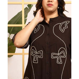 Deebaco Vestido camisero marrón de talla grande para mujer con estampado de lazos y volantes, vestido informal hasta la rodilla, cuello mandarín, manga corta - Product Image 2