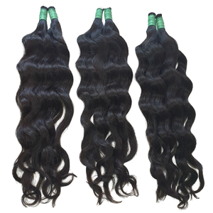 Extensions de cheveux ondulés naturels indonésiens Liste de prix de gros 100% Human Remy Cuticule alignée Paquets de cheveux bruts Modèle BBN - Product Image 1