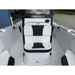 Bateau de pêche en aluminium TideWater Boats 232 CC Adventure 4m avec moteur hors-bord pour sports et divertissement, modèle 2026 - Product Image 4