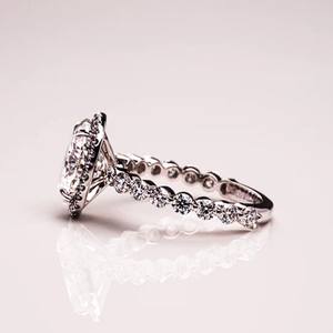 Bague de fiançailles en diamant naturel taillé ovale 3 CT certifiée IGI pour femme F/VS1 bijoux pour anniversaire de mariage cadeau parfait pour elle - Product Image 5