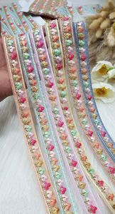 Rubans multicolores brodés floraux en motifs assortis de petites largeurs, idéaux pour une utilisation sur un chapeau comme garnitures adaptées à la revente - Product Image 4