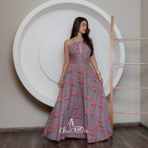 Elegante vestido de noche largo con estampado floral para damas cuello Halter bordado acampanado Georgette estampado completo cuello barco - Product Image 1