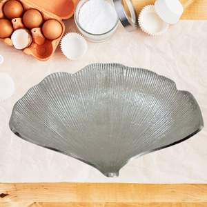 Plateau de service fait main écologique en aluminium de couleur argentée plat décoratif forme irrégulière rectangulaire accent de maison en gros - Product Image 1