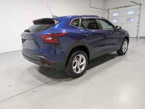 Chevrolet Trax LS FWD 2024 Usado, Motor Turbo de 3 Cilindros y 1.2L (137 hp, 162 lb-ft de Torque) con Transmisión Automática de 6 Velocidades - Product Image 3