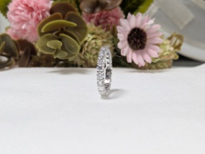 Anillo de compromiso y aniversario de lujo de plata de ley 925 con moissanita para mujer, banda de eternidad con engaste de púas, a la moda - Product Image 4