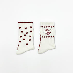 Calcetines de Yoga con Diseño Jacquard de Corazón y Logotipo Personalizado para Mujer, Pedidos al por Mayor, Calcetines de Algodón con Volantes para Pilates, Suministro OEM/ODM - Product Image 3