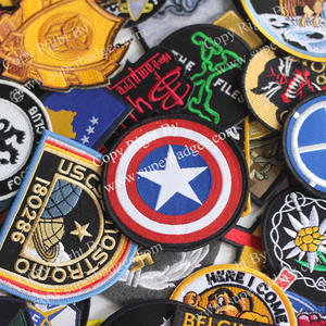 Écussons brodés avec logo personnalisé pour vestes uniformes insignes thermocollants durables de différentes tailles et formes avec perles à coudre - Product Image 4