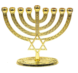 Elegantes menorás de metal en lotes al por mayor vienen en hermosos diseños, ofreciendo a los minoristas judaicos una variedad de opciones elegantes - Product Image 4