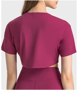 เสื้อครอปไซส์พิเศษของผู้หญิงเสื้อครอปคอตตอน100% เรียบติดพลอยเทียมเสื้อเข้ารูปเสื้อไม่มีโครงแบบเซ็กซี่โลโก้ตามสั่ง - Product Image 2