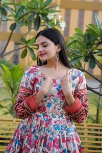 Elegante Vestido de manga larga en seda Banarasi con estampado de Kalamkari y forro de algodón Jacquard Patta lienzo Stitch Fancy Neck Finish - Product Image 6