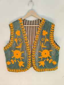 Chaqueta Bomber de Terciopelo Hecha a Mano con Diseño Suzani Bordado, Reversible, Ecológica, de Manga Corta, Lista para el Invierno - Product Image 5