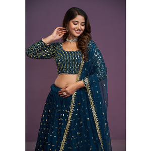 Lehenga Choli brodé de sequins de créateur - Product Image 2