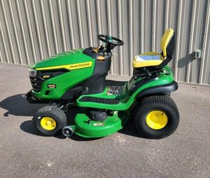 Tractor Compacto John Deere 2025R de 23 HP con Tracción en las 4 Ruedas para Césped - Product Image 2