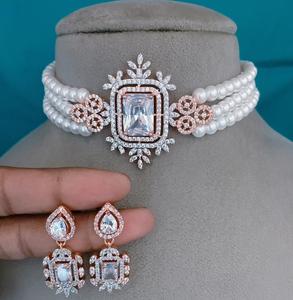 Conjunto de Gargantilla y Aretes con Acabado de Precisión a la Moda, Estilo Premium, Color Oro Rosa, con Perlas de Circonita Cúbica, Colección de Boda para Mujer - Product Image 1