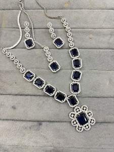 Elegante conjunto de joyas minimalistas de diamantes americanos para mujer, latón ligero Maang Tikka, elegante y versátil joyería para fiesta - Product Image 4