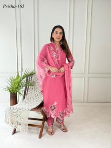 Costume ethnique en soie romaine de designer avec travail intérieur et touche artisanale, vêtements traditionnels pour réception de mariage et soirée - Product Image 3