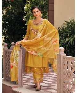 Robe en georgette de style Flair pour l'Aïd avec broderie de fil et élégante Dupatta kurta - Product Image 5