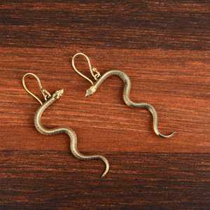Pendientes de Serpiente de Último Diseño, Joyería Gótica de Latón, Acabado Antiguo, Estilo Boho, Venta al por Mayor/OEM/ODM - Product Image 1