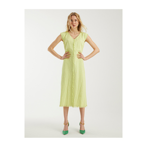 เดรสผ้าคอตตอนผสมวิสโคส คอวี ความยาวปานกลาง สไตล์ลำลอง - Product Image 1