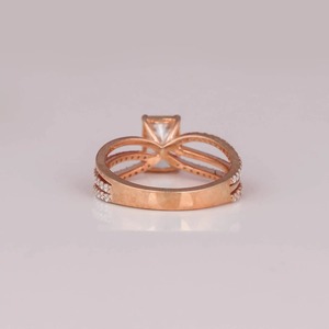 Bague de fiançailles en plaqué or rose 10/14/18 KT cachée avec diamant de laboratoire coupe rayonnante cadeau d'anniversaire parfait pour les femmes - Product Image 3