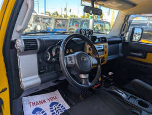 Auto Usado Económico Toyota FJ Cruiser 2008 con Volante a la Izquierda - Product Image 2