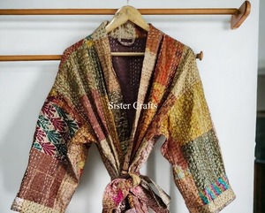 วินเทจผ้าไหมส่าหรีสีน้ําตาลKanthaชุดกิโมโนคนรักรีไซเคิลชุดสตรีPatchworkแจ็คเก็ตชุดกิโมโนของขวัญสําหรับเธอ - Product Image 3