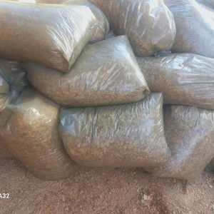 Briquetas de Madera Natural de Pino/Acacia o Mixtas de Alta Calidad Premium para Sistemas de Calefacción - Product Image 1