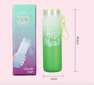 Botella de Agua Personalizada al por Mayor con Logotipo, Diseño de Letras Hello Master, Colorida, Esmerilada, Cambia de Color, con Tapa - Product Image 3