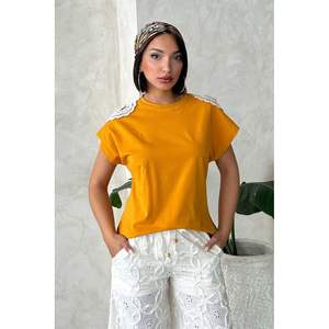 T-shirt femme à épaules en dentelle - Product Image 5