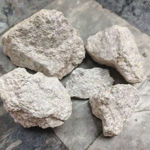 Pyrophyllite de qualité réfractaire en morceaux pour l'industrie sidérurgique et les matériaux de fonderie avec une haute résistance thermique - Product Image 1