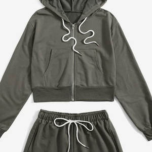 Conjunto de 2 Piezas de Sudadera con Capucha y Pantalones Cortos con Logotipo Personalizado para Mujer, Sudadera Corta con Cremallera y Pantalones Cortos Deportivos, Venta al por Mayor OEM ODM - Product Image 6