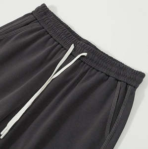 Conjunto Deportivo Personalizado OEM 2026 para Hombre, Camiseta y Pantalones Cortos con Logotipo Bordado y Costuras en Contraste, con Envío Gratuito - Product Image 3